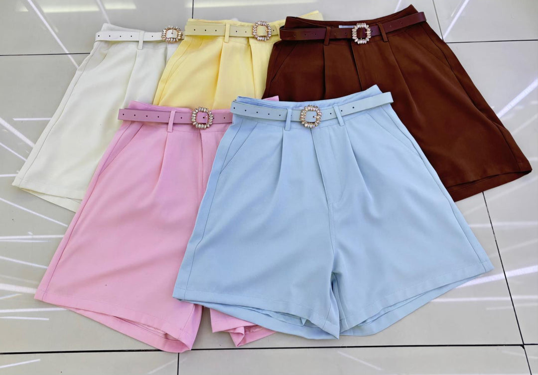 PANTALON CORTO CON PINZAS Y CORREA