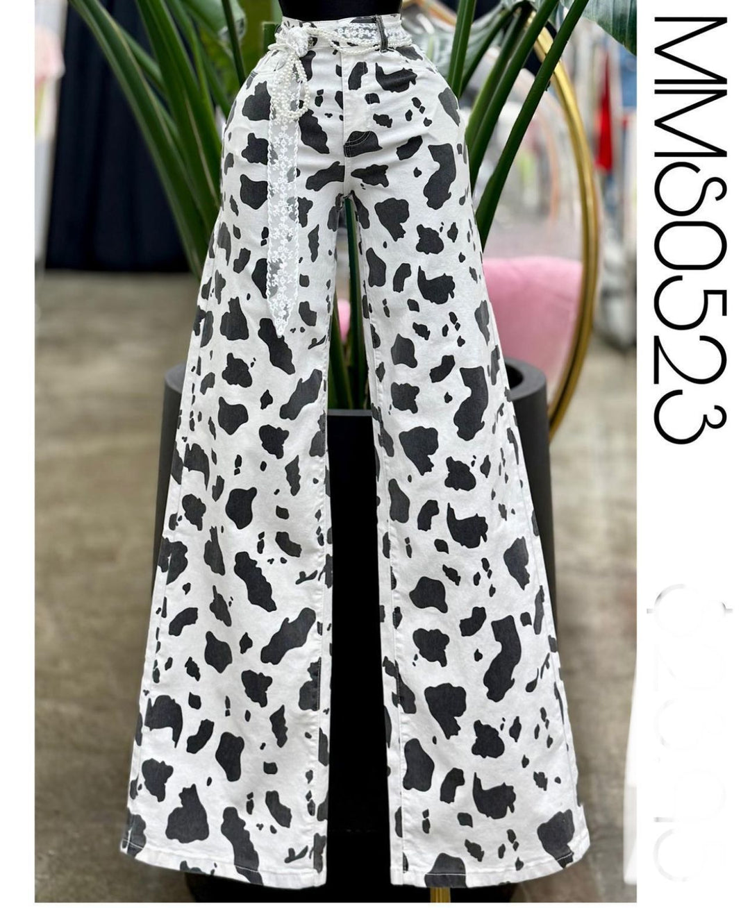 JEANS CON ENCANJE Y BORDADO MUY MUY FANCY