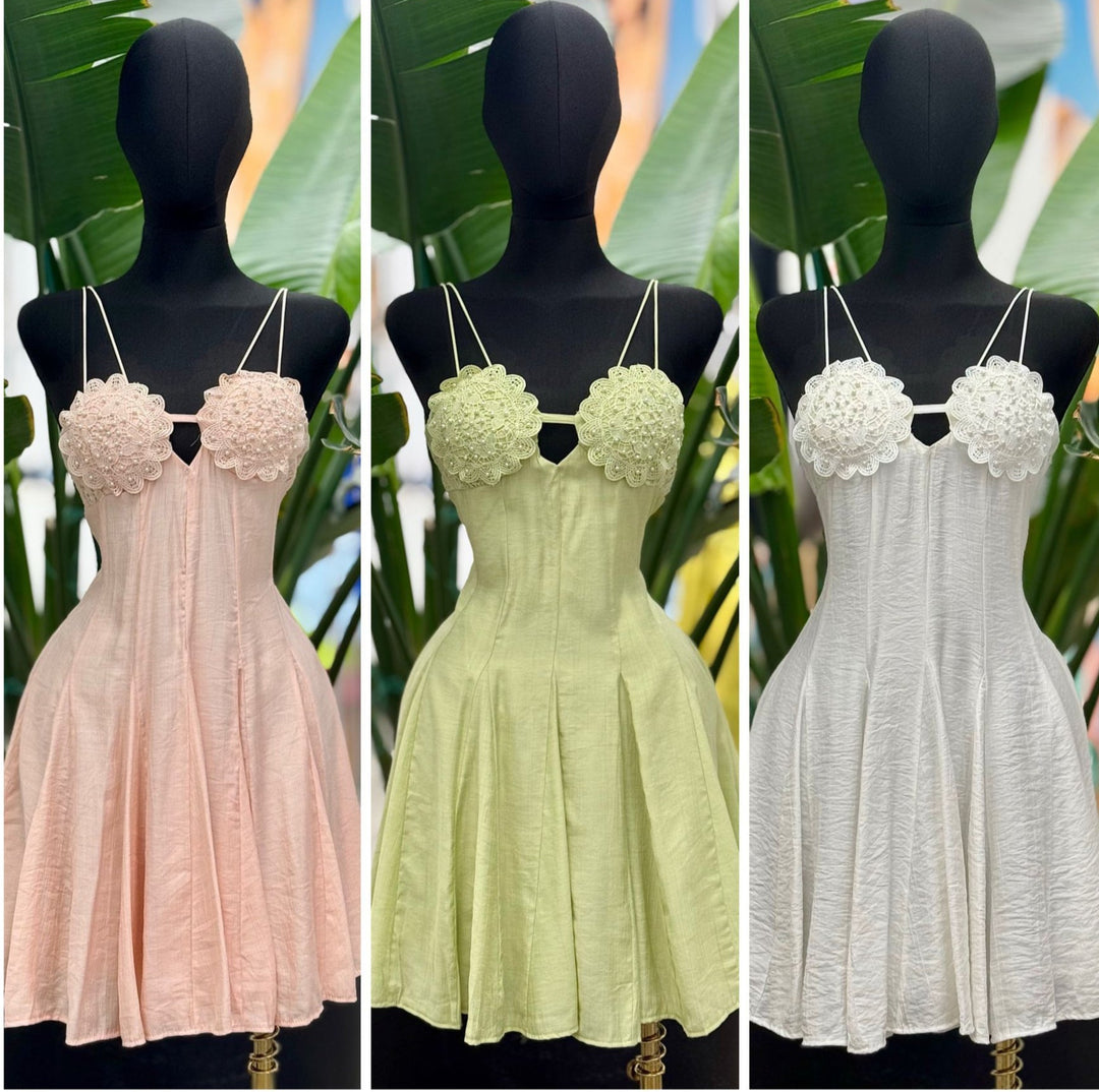 VESTIDO DE MUJER CON COPAS ENCAJES Y BORDADOS