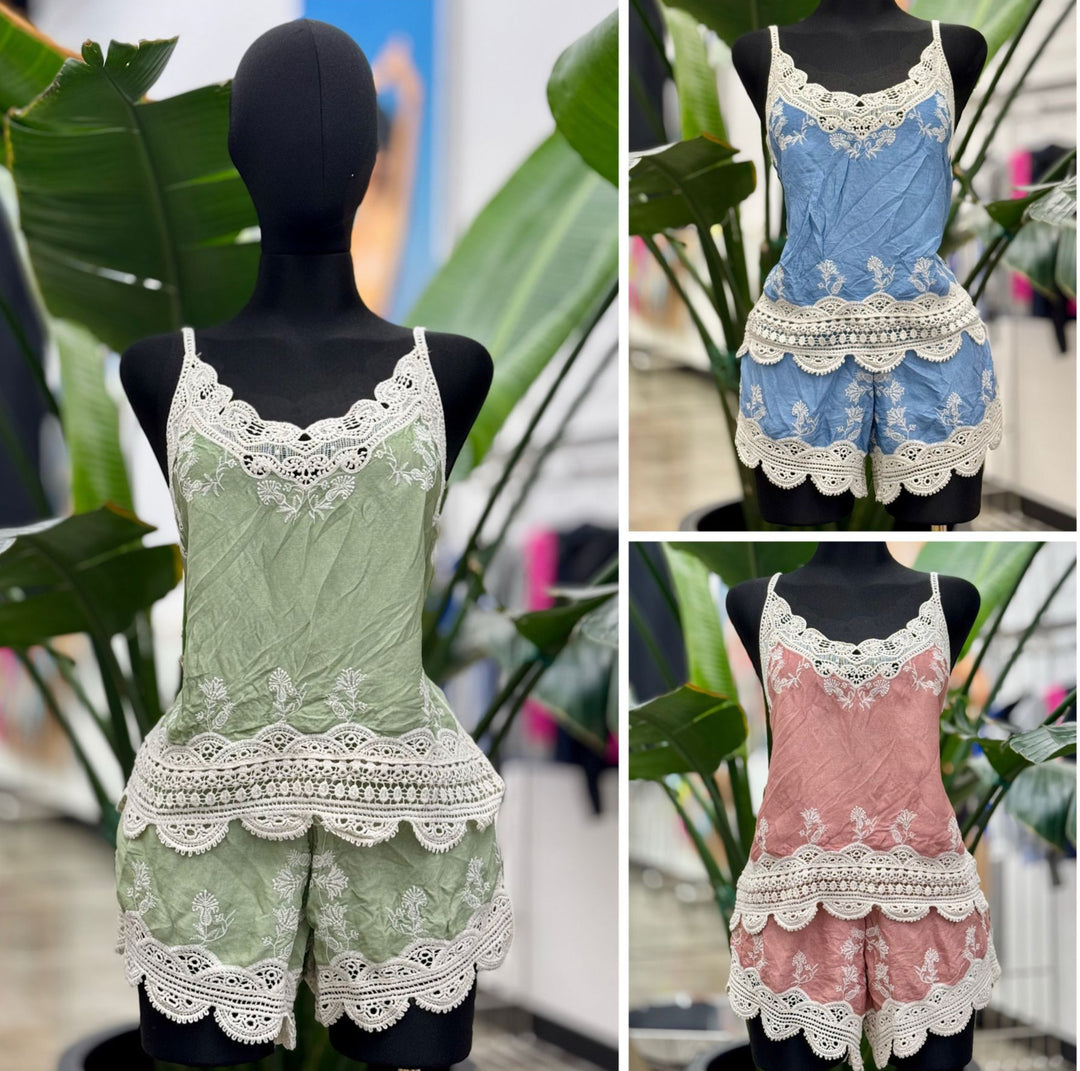 CONJUNTO PARA DAMAS CON DETALLES EN CHOCHET CORTO