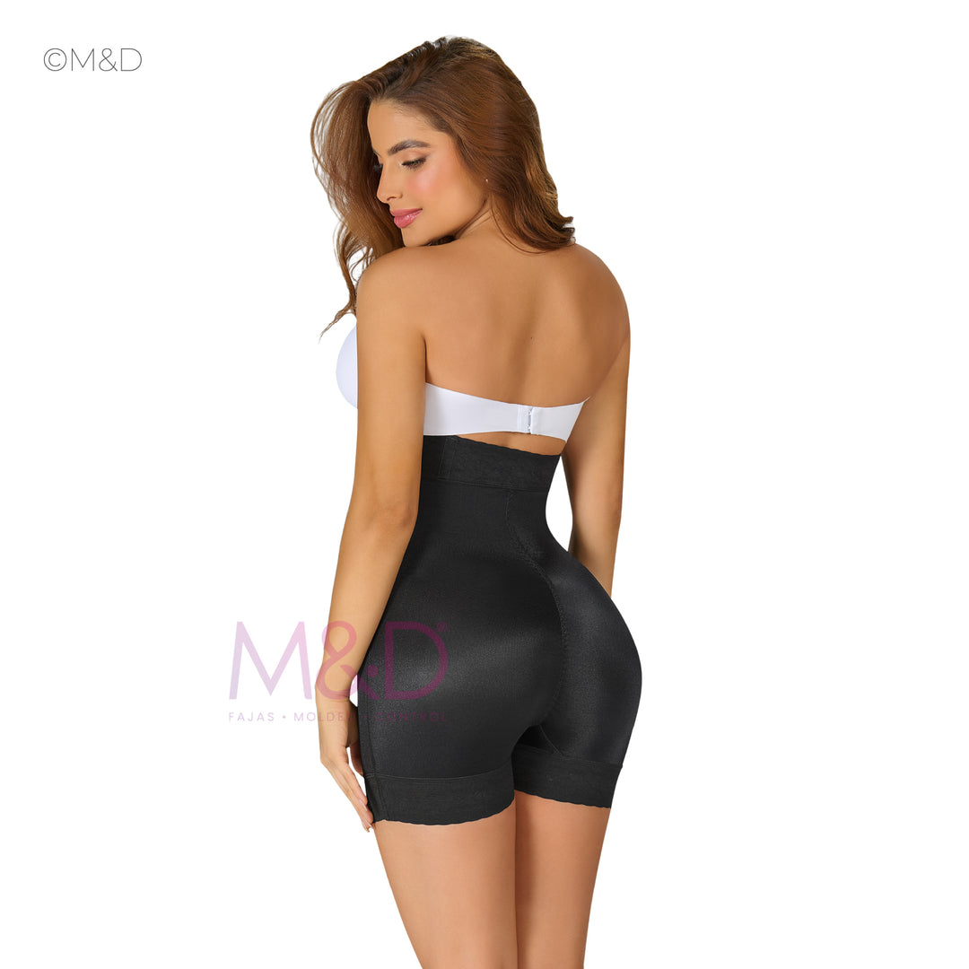 Short extracorto con refuerzo abdominal