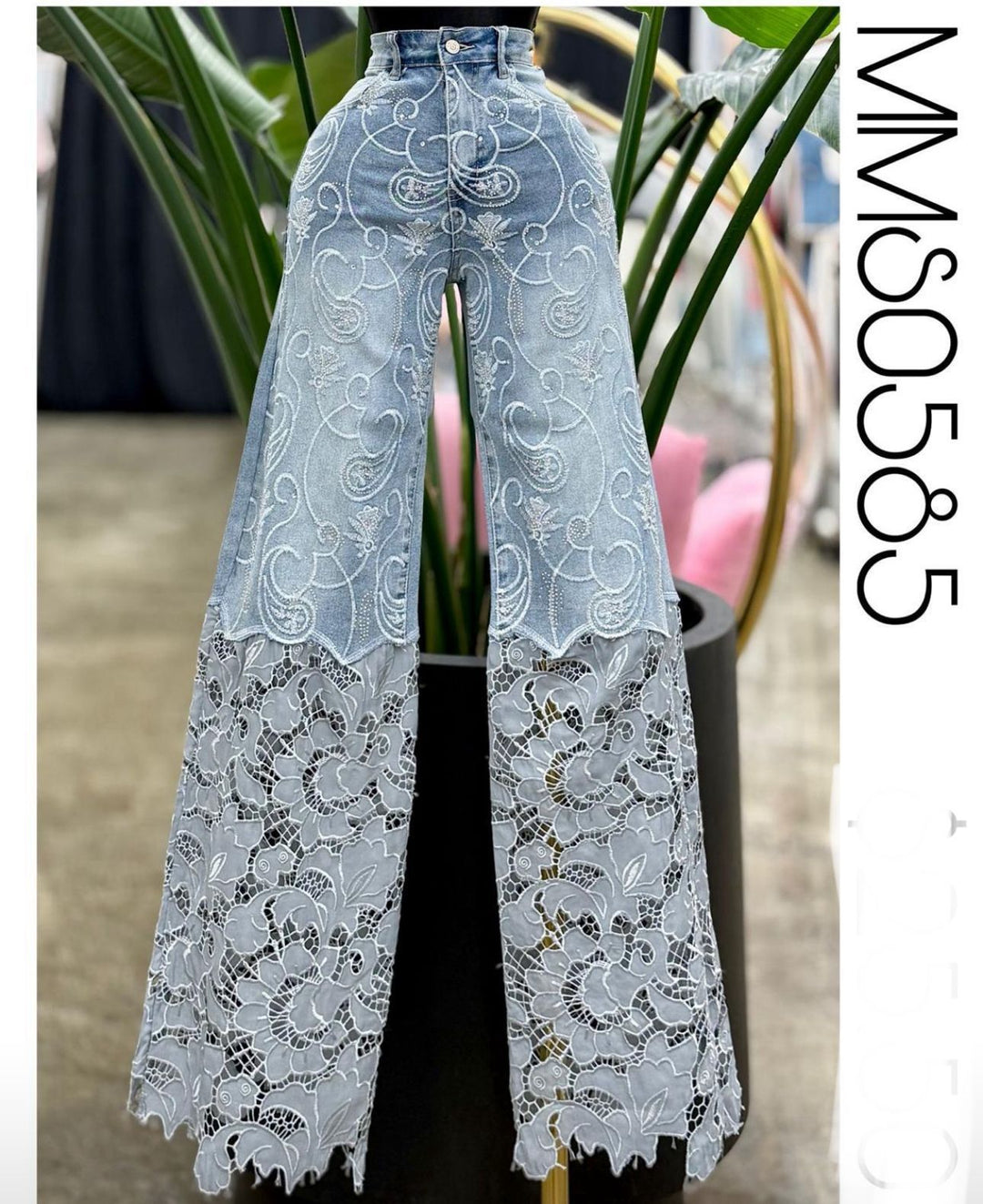 JEANS CON  ENCANJE Y BORDADO  MUY MUY FANCY